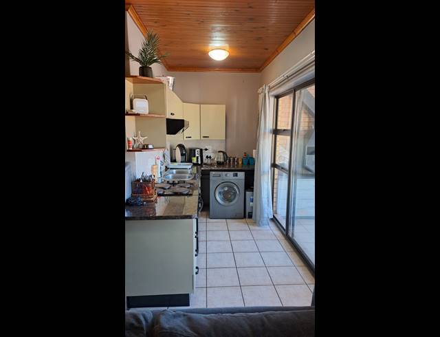 2 BEDROOM APARTMENT FOR SALE IN JEFFREYS BAY CENTRAL